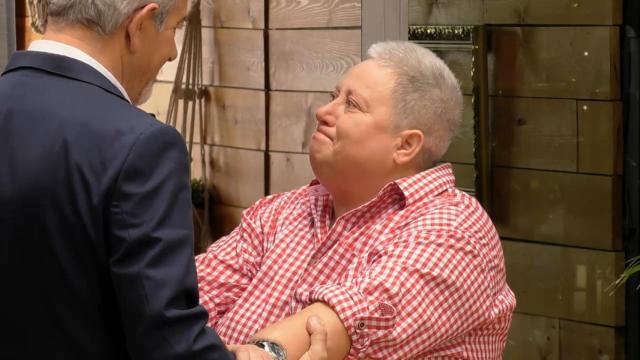 Adela en ‘First Dates’ con Carlos Sobera.