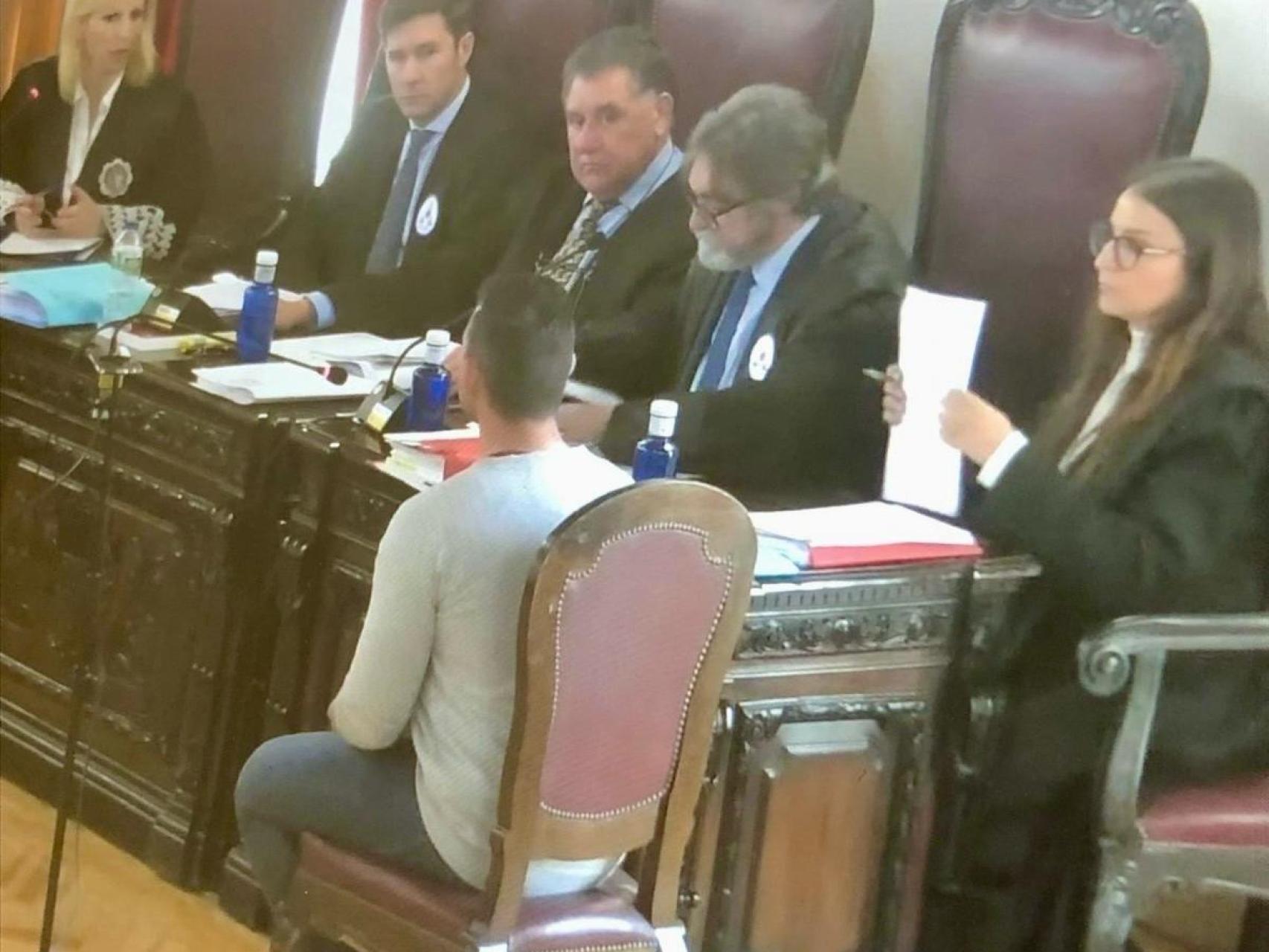 El acusado de matar a un joven en La Pueblanueva admite que le golpeó en la cabeza, pero niega cortarle el cuello