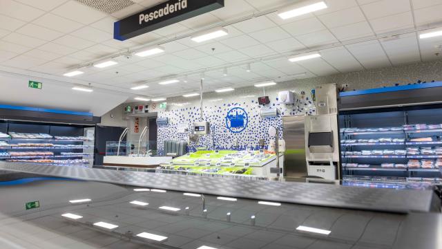 Nuevo modelo de pescadería que Mercadona está probando en 77 supermercados. EE