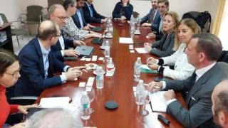 Imagen de una de las reuniones celebradas para traer el Imec, con la presencia de la consejera de Economía, Carolina España.