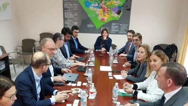Imagen de una de las reuniones celebradas para traer el Imec, con la presencia de la consejera de Economía, Carolina España.