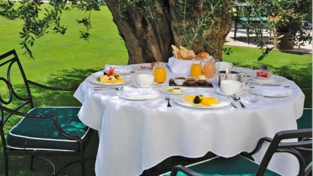 Un desayuno en el hotel Finca Cortesín en Málaga.