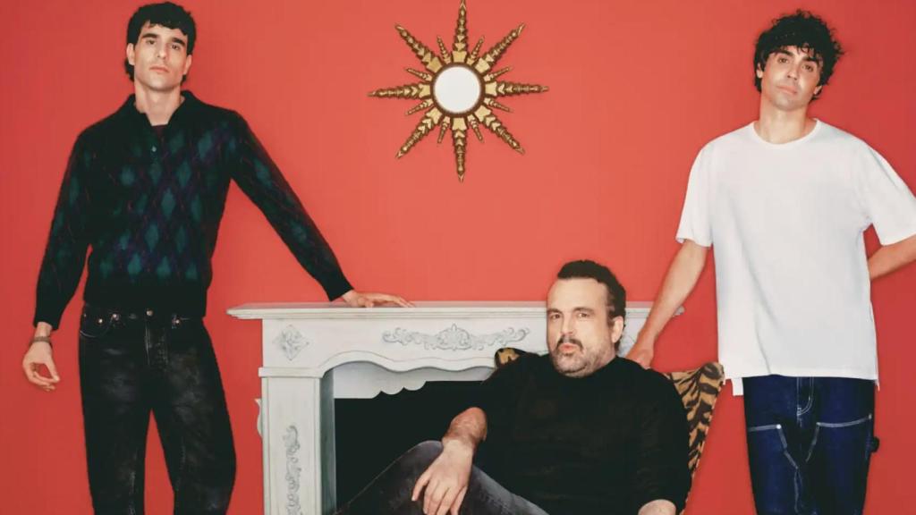 Nacho Vigalondo, Javier Calvo y Javier Ambrossi en una imagen promocional de 'Superestar'.