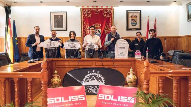 Presentación de la nueva edición de 'La Conquista de Gredos', en el Ayuntamiento de Candeleda.