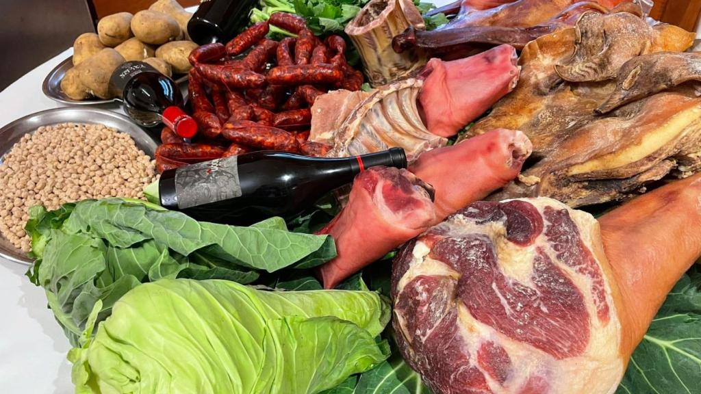 Todos los ingredientes del cocido del restaurante Ricardo.