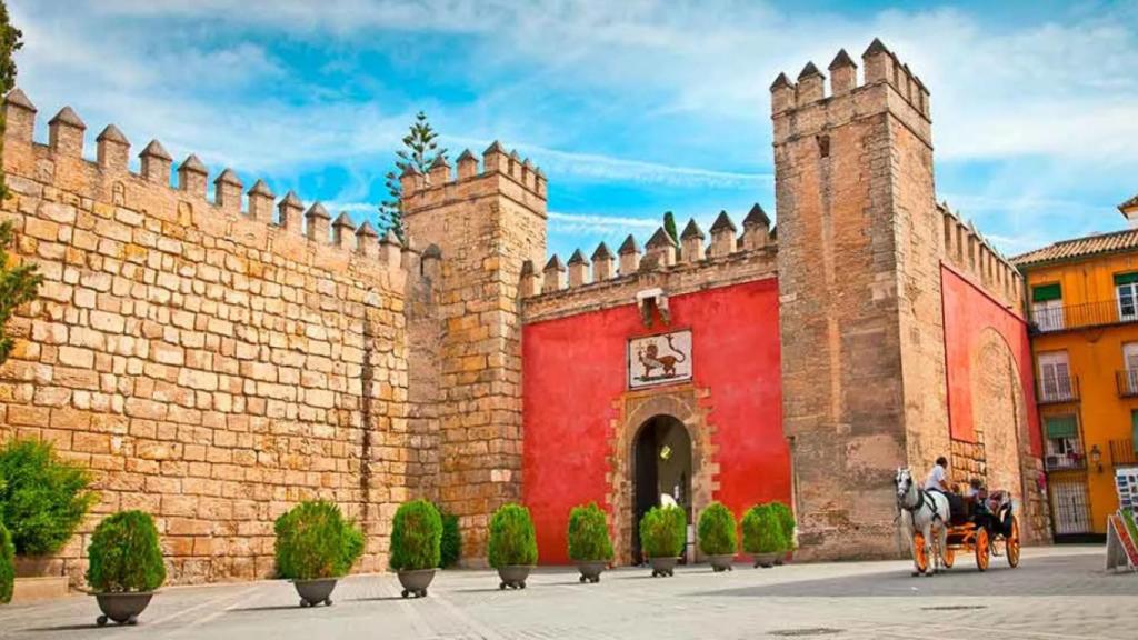 El Alcázar se puede visitar gratis en febrero: cómo conseguir las entradas