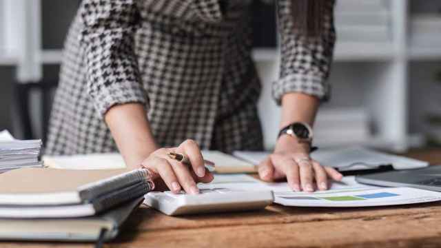 El tiempo para obtener la Green Card por este proceso puede ir desde los 9 meses en adelante.