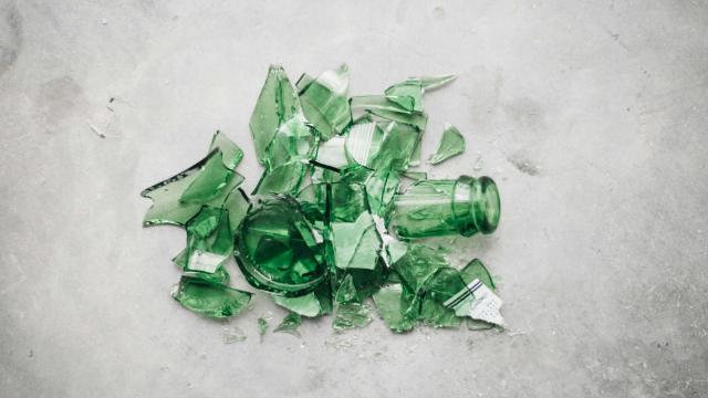 Foto de archivo cristales rotos.