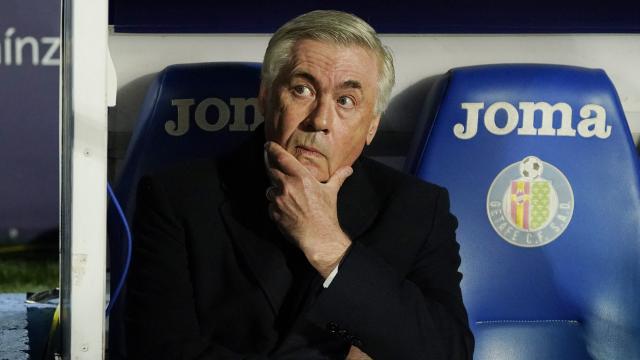 Carlo Ancelotti, en el banquillo antes del partido frente al Getafe.