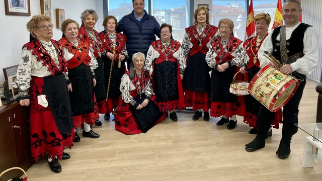Entrega del bastón de mando a las águedas de Guijuelo.