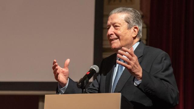 Federico Mayor Zaragoza durante el acto de homenaje a su figura en el Ateneo de Madrid.