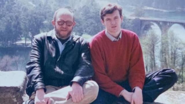 El presidente de Galicia y candidato del PP en las elecciones gallegas, Alfonso Rueda, junto a su padre, José Antonio Rueda.