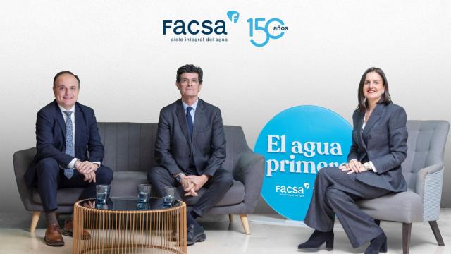 José Claramonte, director general de Facsa; Enrique Gimeno, presidente; y Elena Llopis, consejera. EE