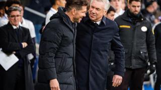 Simeone y Ancelotti se saludan antes de un derbi