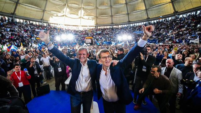 Rueda y Feijóo, este sábado en el mitin central del PP en la plaza de toros de Pontevedra.