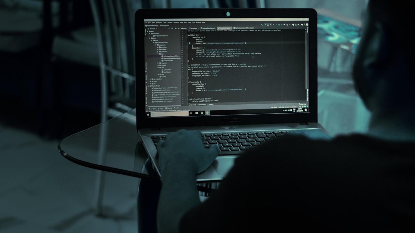 La Universitat Politècnica de València participa en esta nueva empresa con la transferencia del software HyBINT (Hybrid Intelligence), desarrollado por investigadores del Grupo de Sistemas y Aplicaciones de Tiempo Real Distribuido (SATRD).