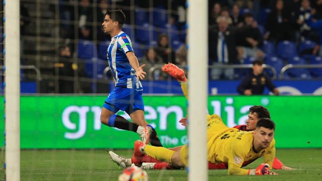 Davo celebra uno de los goles del Deportivo ante el Fuenlabrada.