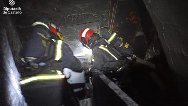 Bomberos de Castellón trabajan en el rescate.