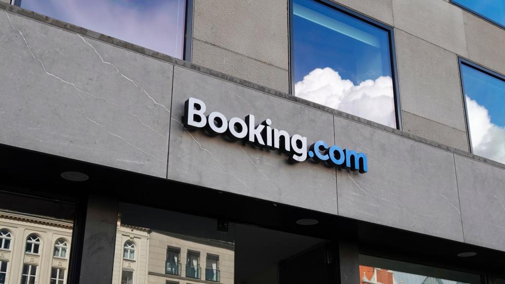 Fachada de uno de los edificios de Booking.com en Ámsterdam.
