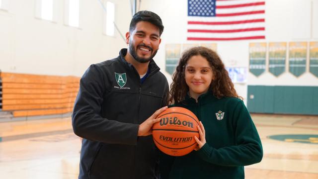 William Touchard con una joven becada.