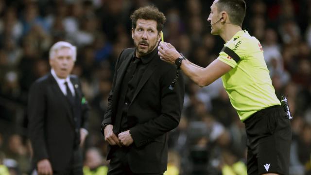 Sánchez Martínez junto al 'Cholo' Simeone en el derbi