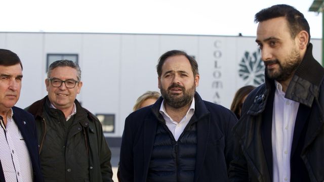 Paco Núñez ha visitado este lunes la bodega ‘SAT Coloman 3753’, de Pedro Muñoz, en la provincia de Ciudad Real