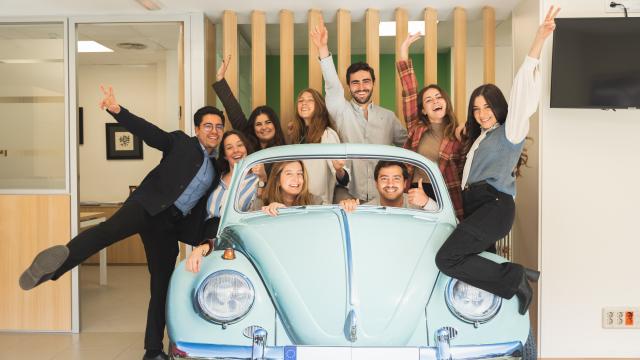 El equipo de Hoop Carpool celebra la adquisición de Boleia.net.