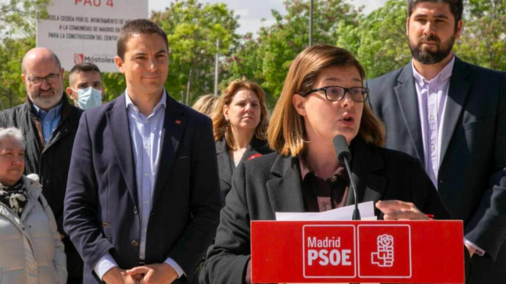 Juan Lobato y Noelia Posse en un acto.