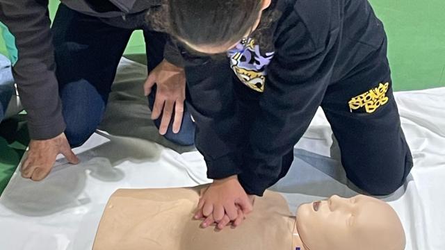 Una de las niñas participantes en este curso.