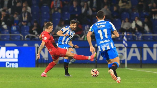 Un lance del partido entre el Deportivo y el Fuenlabrada.