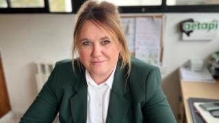 La directora del colegio Leo Kanner, María José Ucendo, en el centro educativo.