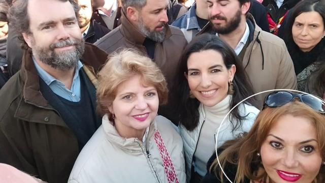 Lola Guzmán junto a Espinosa de los Monteros, Santiago Abascal y Juan García-Gallardón en una protesta en Madrid.