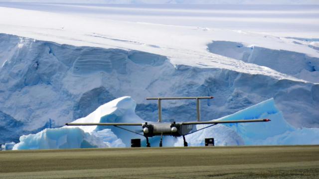 Windracers Ultra rodando en el aeródromo