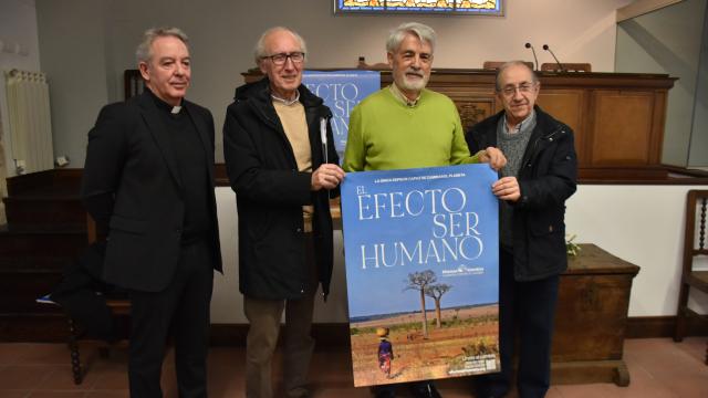 El vicario general de la Archidiócesis de Valladolid, Jesús Fernández Lubiano; el consiliario de Manos Unidas, José María Gil, el misionero Manuel Carreira Sebio; y el presidente de la Comisión Gestora de Manos Unidas de Valladolid, José María Borge, presentan la nueva campaña de Manos Unidas