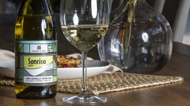 El godello berciano que agota existencias sin perder la sonrisa
