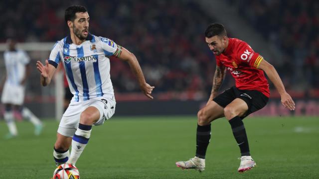 Mikel Merino ante Dani Rodríguez