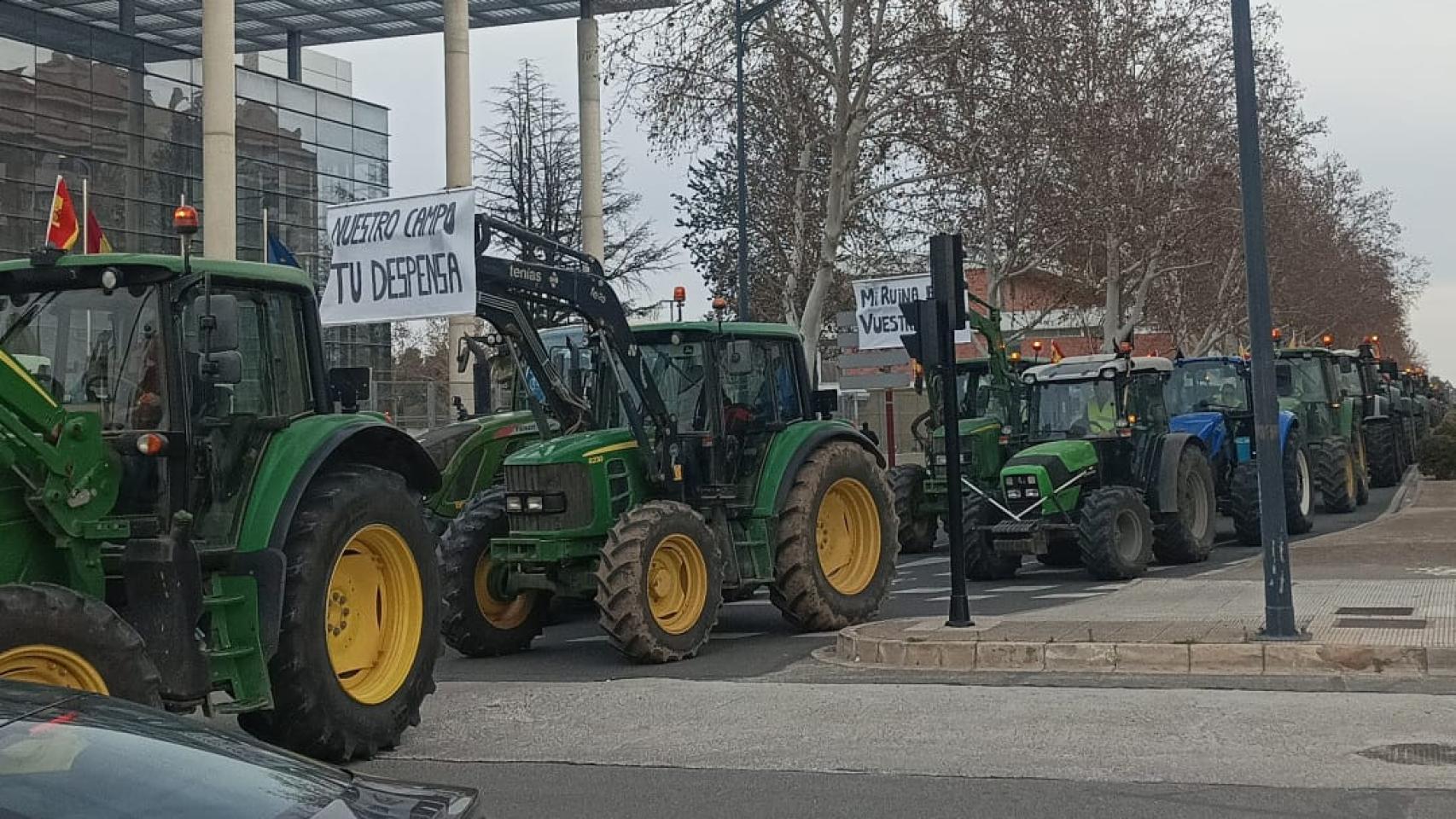 Los agricultores toman las calles de Albacete: Mi ruina es vuestra hambre