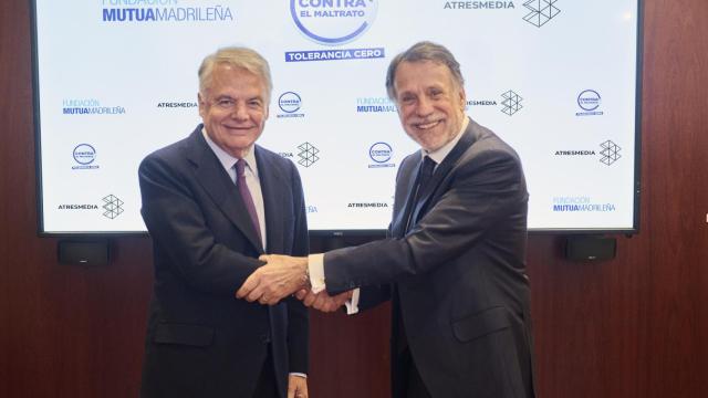 Ignacio Garralda (izq.) y José Creuheras durante la renovación de 'Tolerancia Cero'.