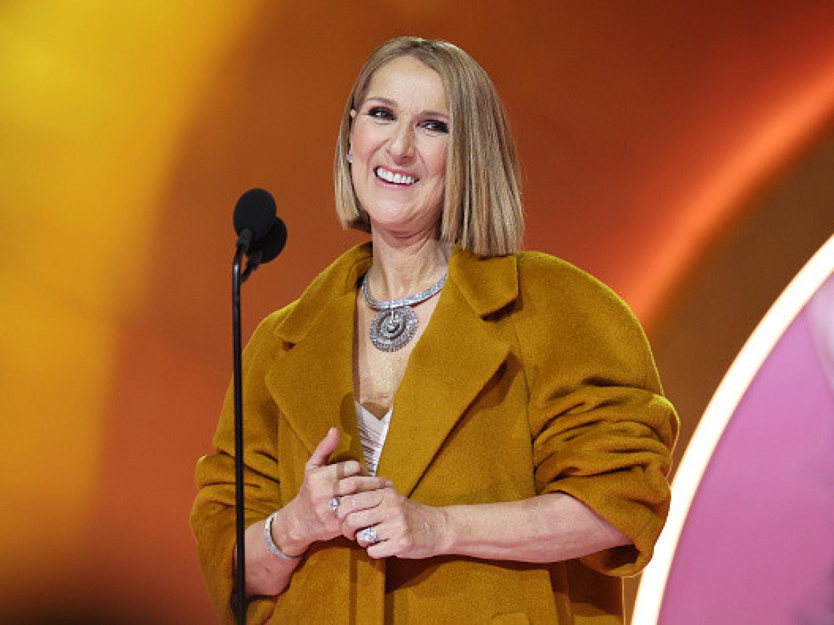 Céline Dion en el escenario de los premios Grammy.