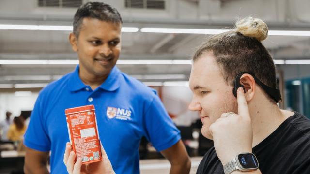 Una de las pruebas de AiSee con un usuario con discapacidad visual