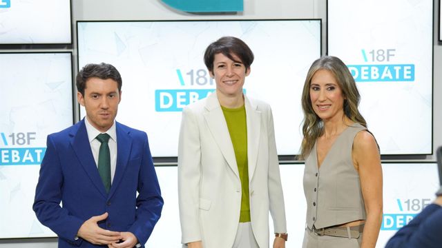 Ana Pontón con los moderadores del debate de TVG.