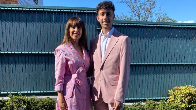 Ana Fernández, doctora en Educación y Procesos Cognitivos, y su hijo, Iyán López, que tiene altas capacidades intelectuales.