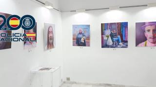 Detenido por suplantar al representante de un pintor y exponer 26 de sus lienzos para la venta