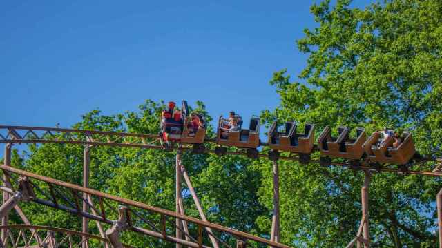 Montaña rusa en el parque de atracciones Magikland, en Portugal.