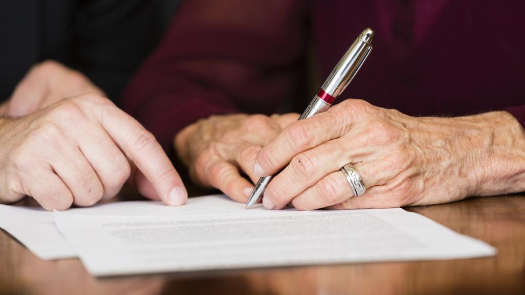 Firma de un testamento.