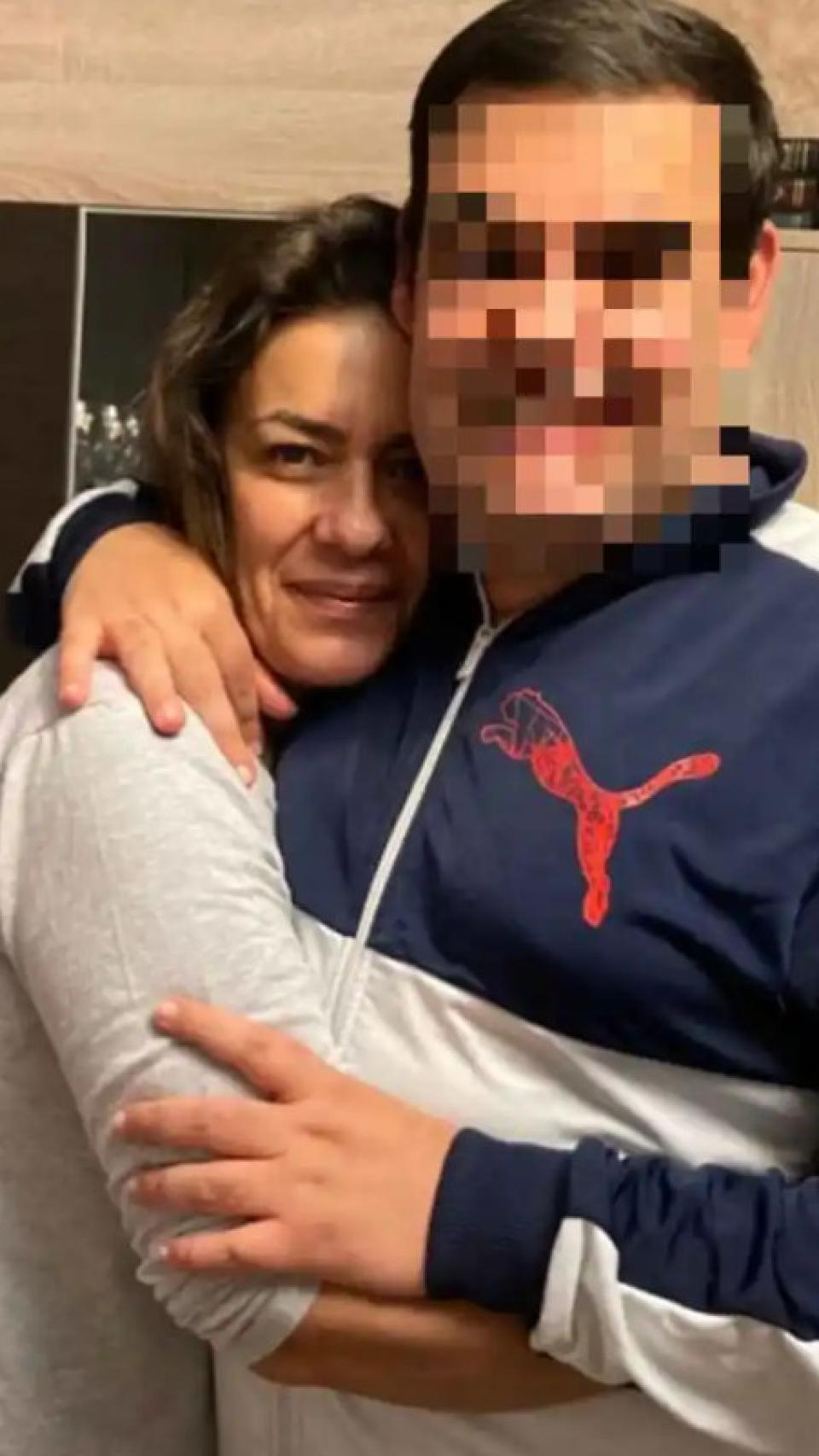 Gema Moreno junto a su hijo Daniel en una imagen facilitada a EL ESPAÑOL.