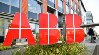 El logotipo de ABB en la sede del grupo en Alemania.