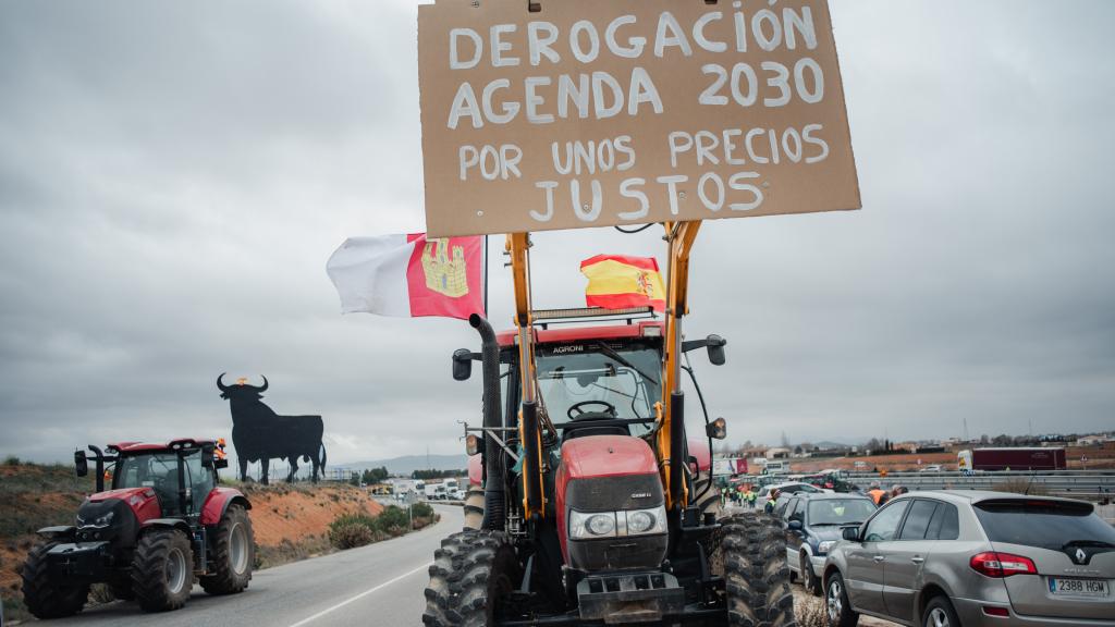 Un tractor durante una protesta en Madridejos (Toledo)