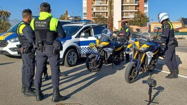 Una imagen de la compra de nuevo material a la Policía Local el pasado octubre.