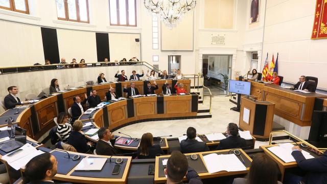 Un momento del pleno de este miércoles en la Diputación de Alicante.